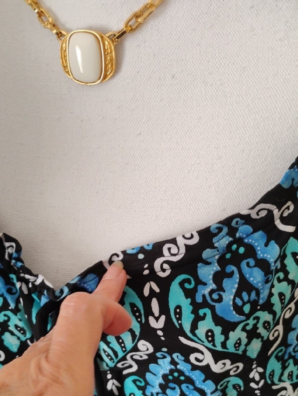 Linea Donatella Nightgown And Robe - Picture 4 of 8